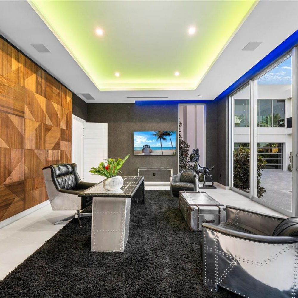 Unique Wooden Wall Panels for Modern Bedrooms in Florida
